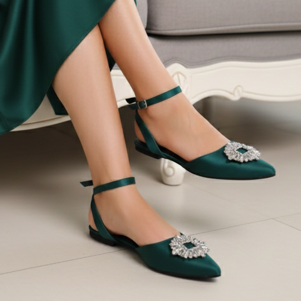 ZIROTTI KAVEA stylish green flat sandals with pointed toe and decorative brooch.