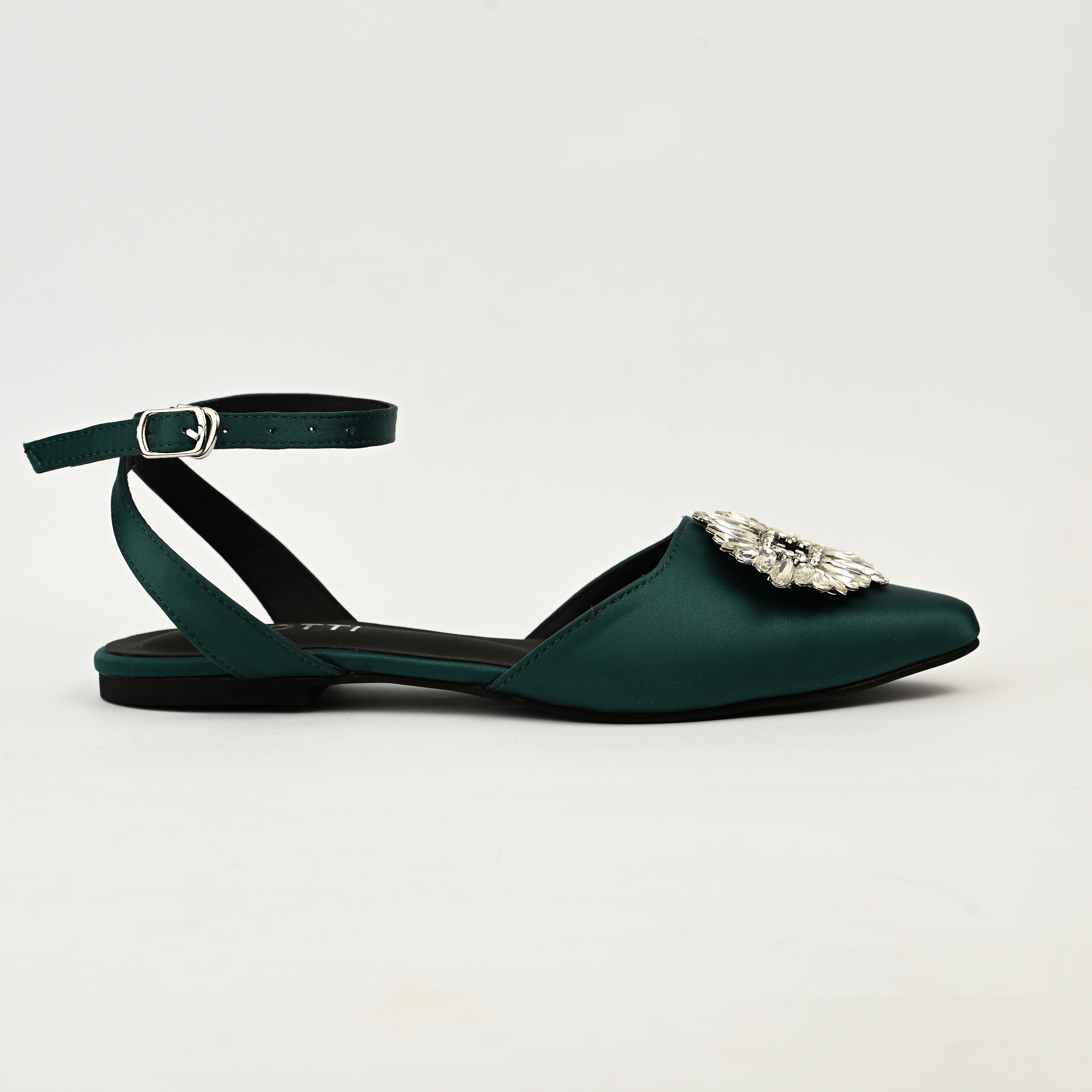 ZIROTTI KAVEA stylish green flat sandals with pointed toe and decorative brooch.