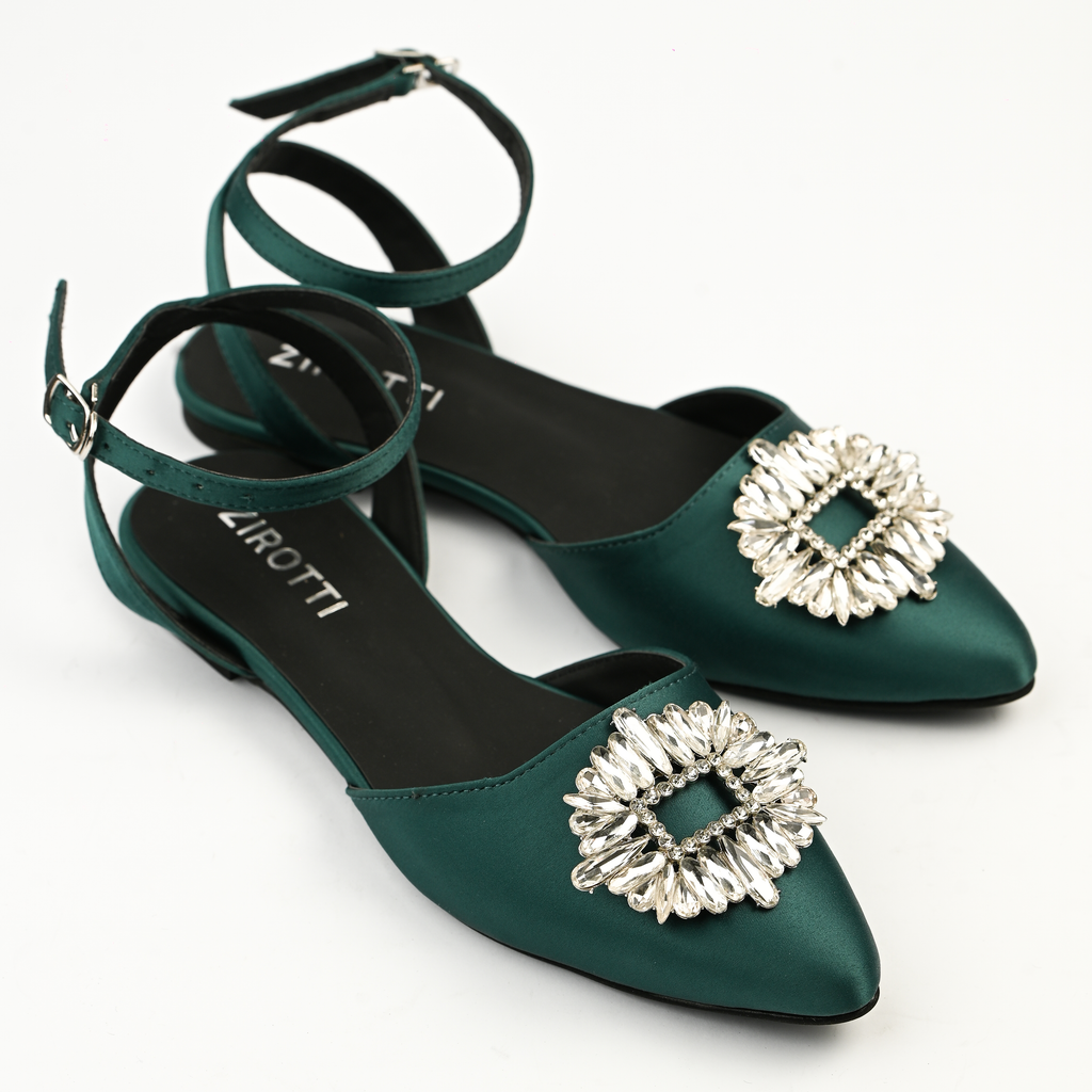 ZIROTTI KAVEA stylish green flat sandals with pointed toe and decorative brooch.