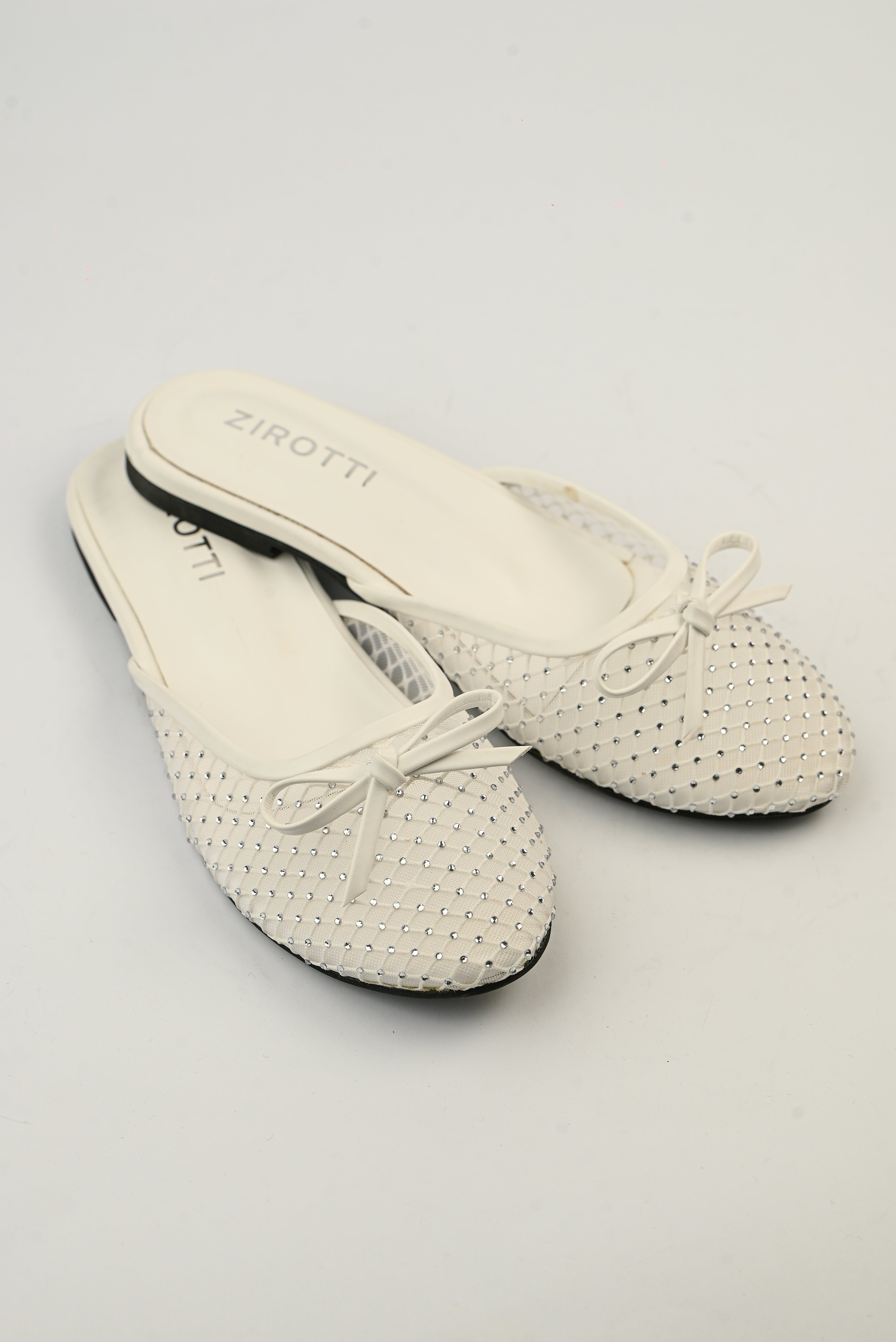 Lunara White women's pump – breathable mesh design, cushioned insole, and non-slip sole.