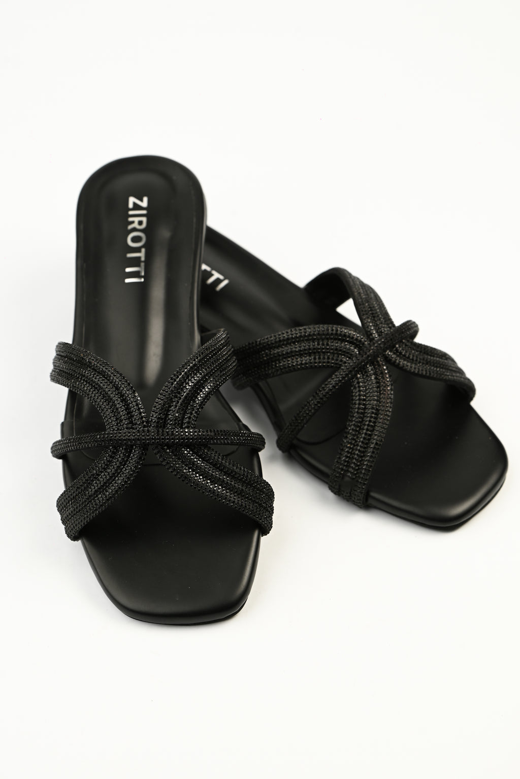 Zirotti Monza — black low-profile women’s flat with breathable mesh upper and cushioned insole.