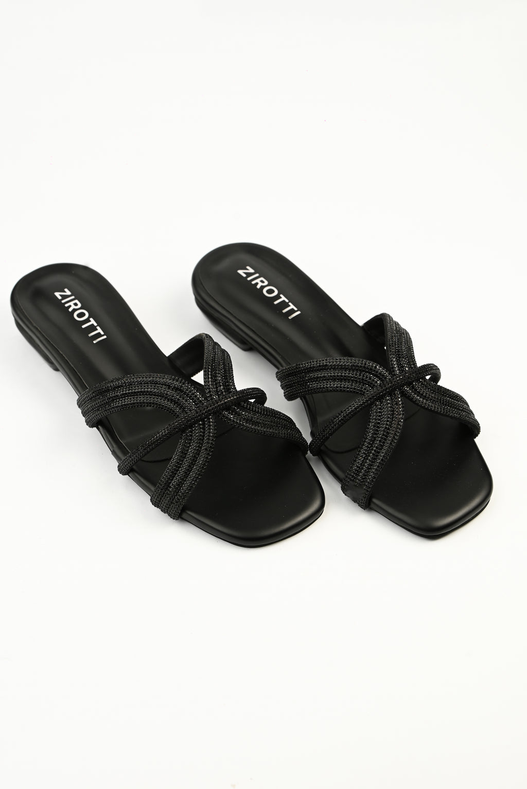 Zirotti Monza — black low-profile women’s flat with breathable mesh upper and cushioned insole.