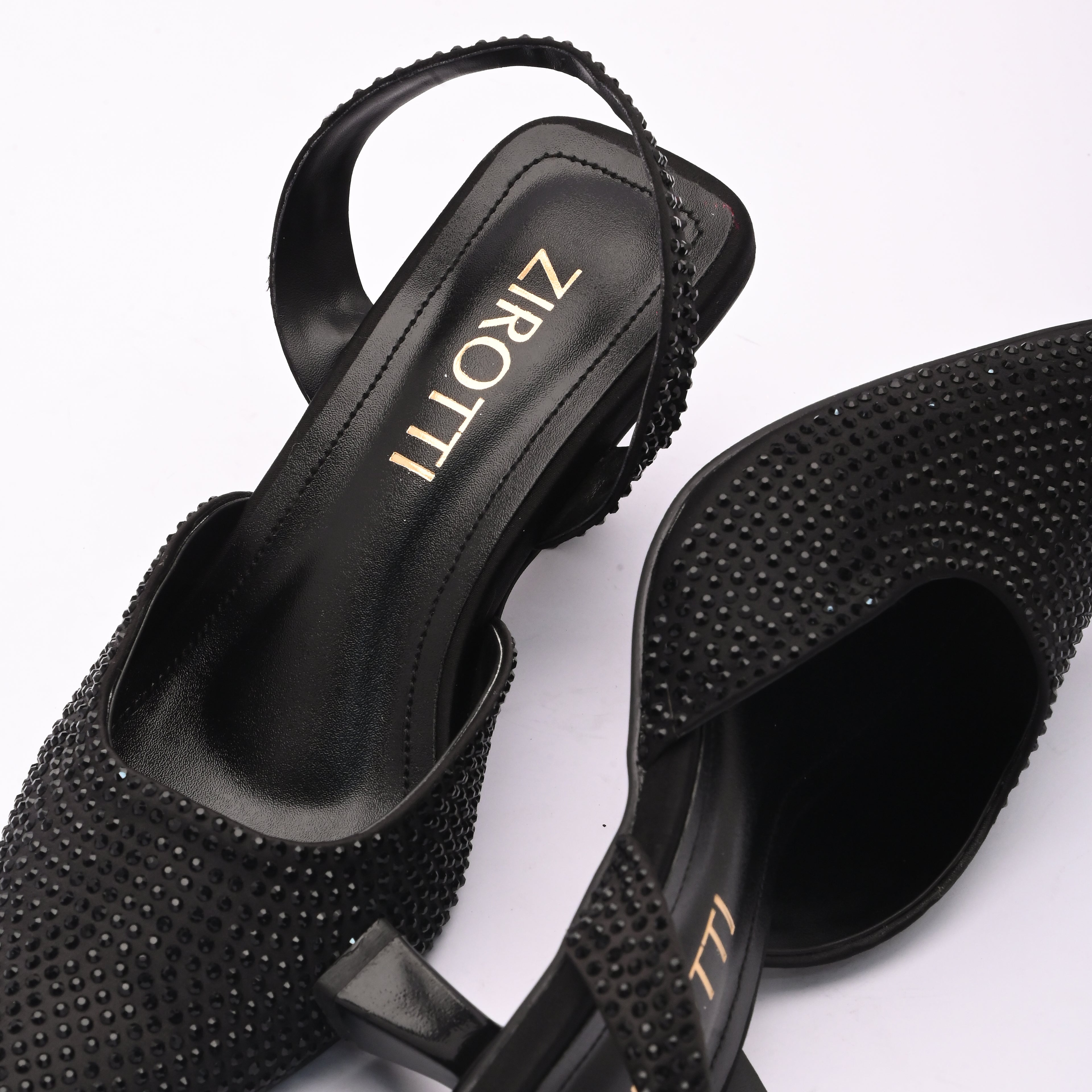 Vyana Black Heel – elegant black sandal featuring a sleek heel, glossy finish, and refined feminine silhouette, designed for formal events and evening wear.