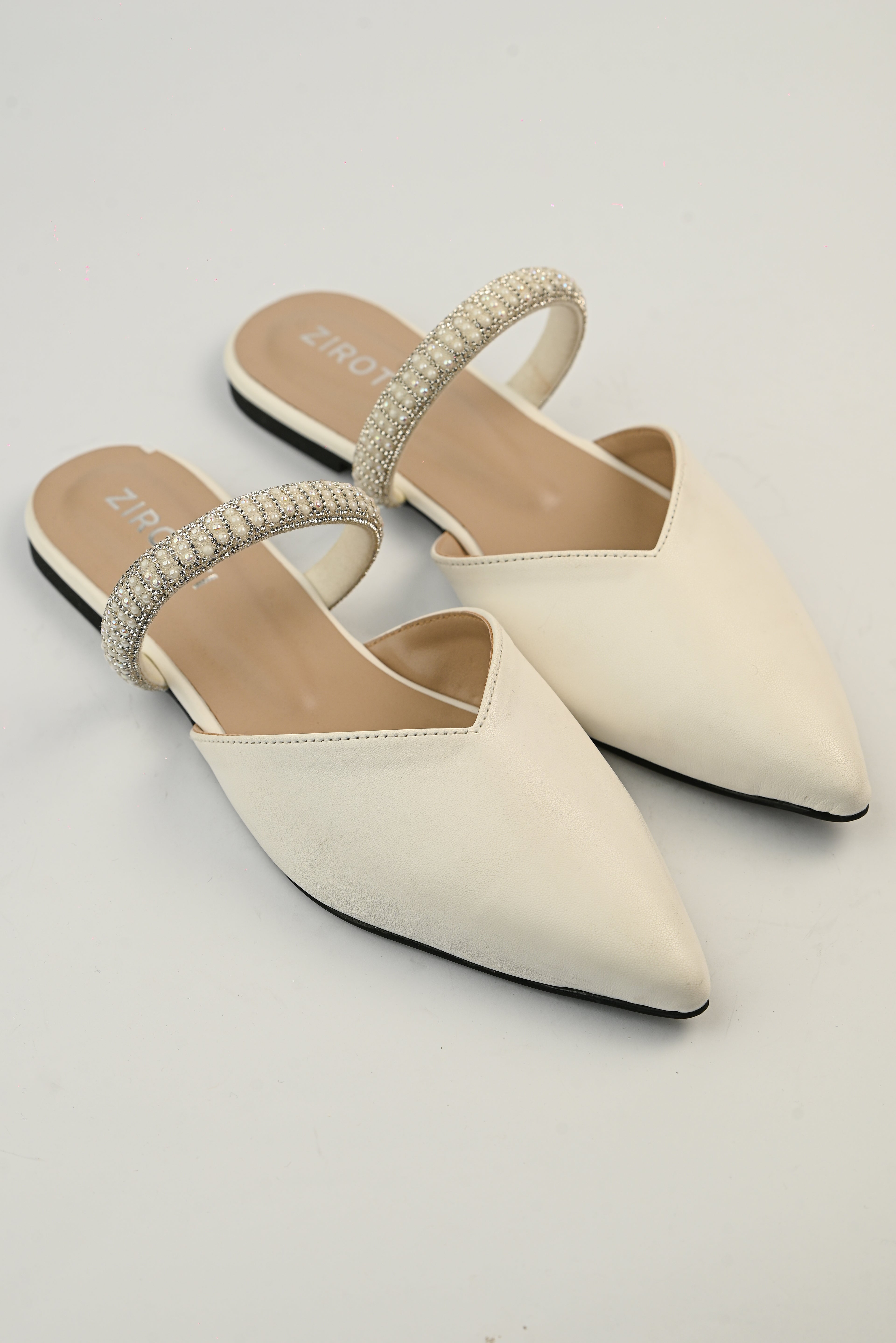 ZIROTTI Zephra women’s white flat shoes with pointed toe, pearl-white mesh front, and cushioned insole